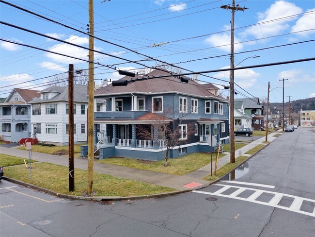 108 Grand Blvd in Binghamton, NY - Foto de edificio - Building Photo