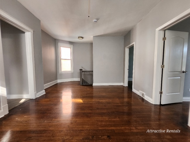7632 S Drexel Ave