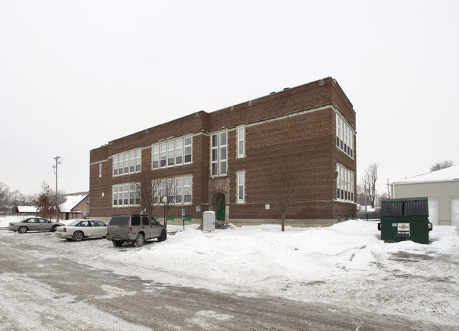 Fullwood Square Apartments and Townhomes in Omaha, NE - Building Photo - Building Photo