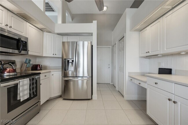 5323 SW 28th Pl in Cape Coral, FL - Building Photo - Building Photo