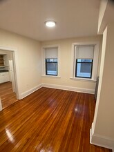 878 Massachusetts Ave, Unit 24 in Cambridge, MA - Foto de edificio - Building Photo