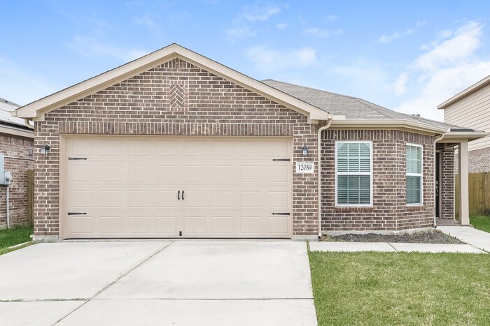 12039 Powderhorn Ln in Pinehurst, TX - Building Photo