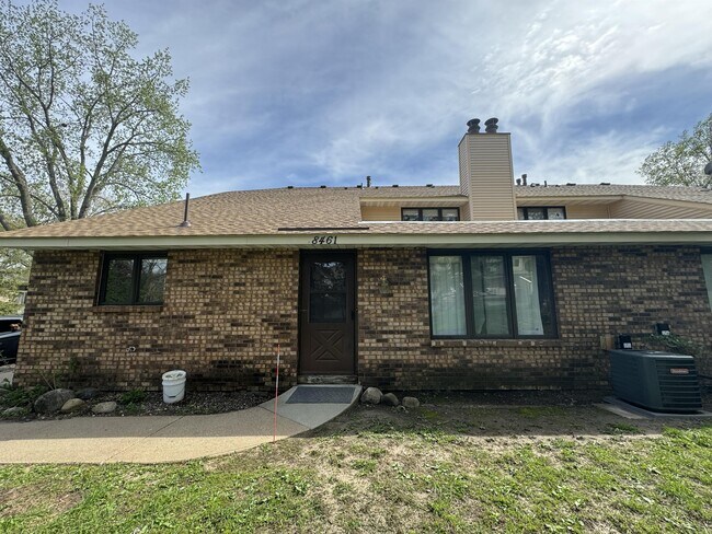 8461 144th St W in Apple Valley, MN - Building Photo - Building Photo