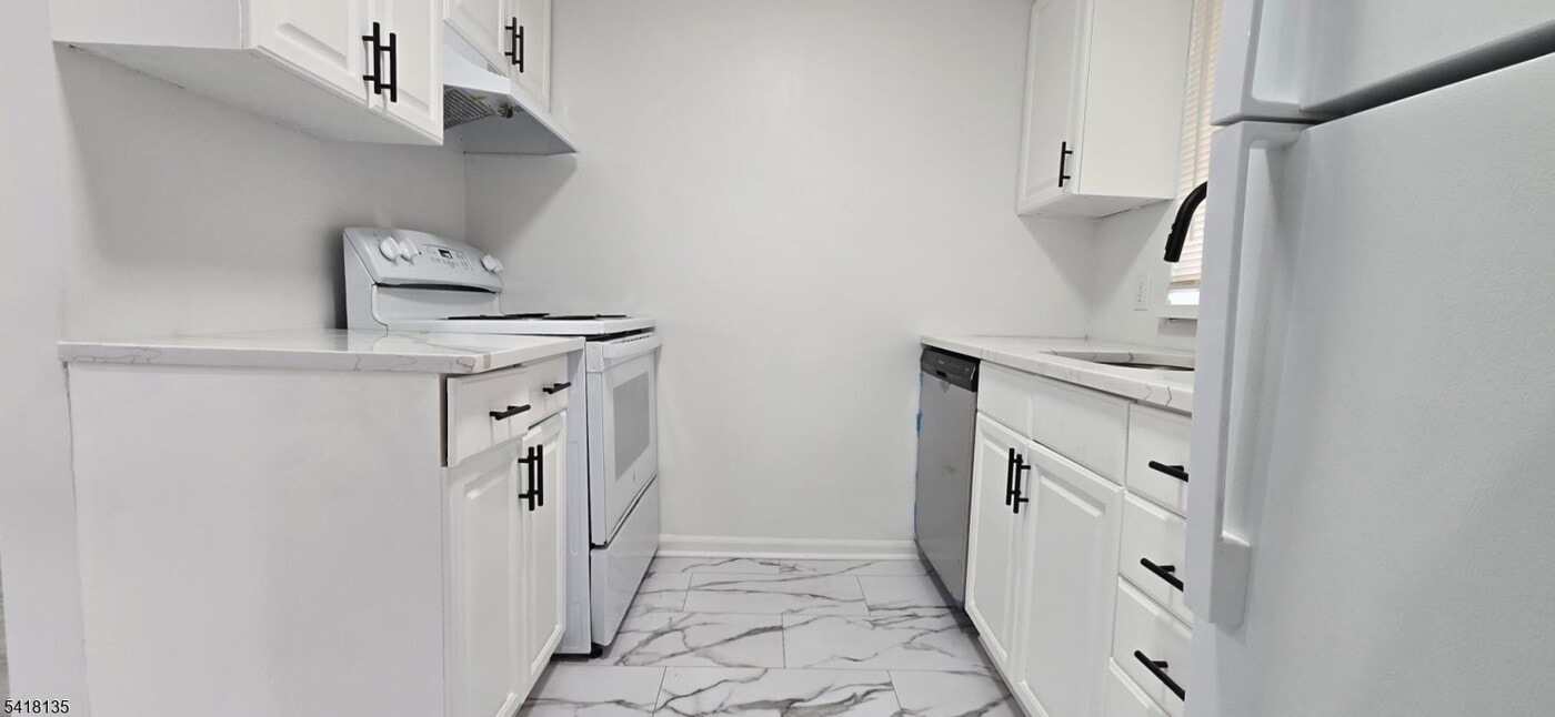 206 Main St in Millburn, NJ - Building Photo