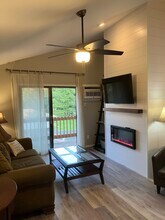 1351 W 18th Ave, Unit Wittman Place in Oshkosh, WI - Foto de edificio - Building Photo