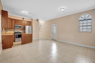 1695 SW 11th St in Miami, FL - Building Photo - Building Photo
