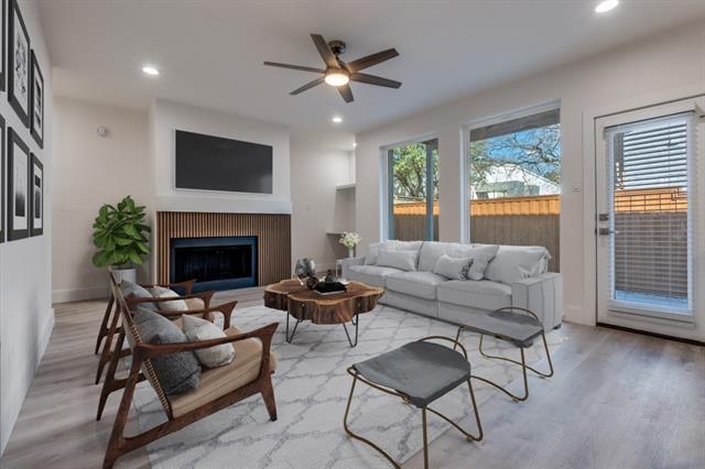 5755 Phoenix Dr in Dallas, TX - Building Photo