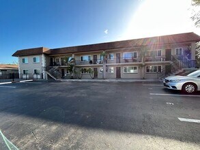 411 S Nimbus Ave, Unit 3 in Clearwater, FL - Building Photo - Building Photo