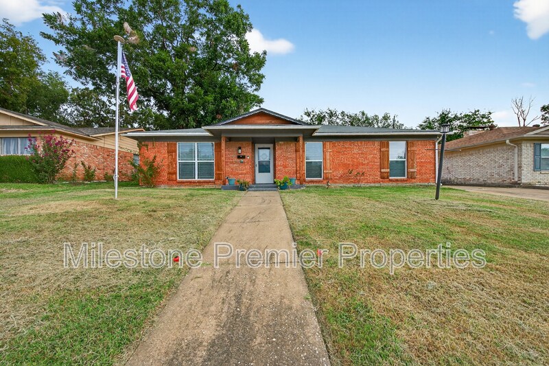 112 S Wood Ave in Denison, TX - Building Photo