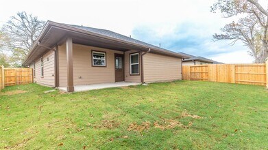 815 Roosevelt St in Navasota, TX - Building Photo - Building Photo