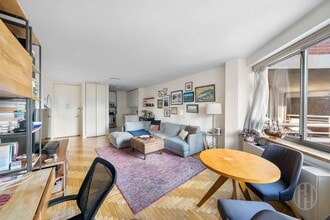 401 E 84th St in New York, NY - Foto de edificio - Building Photo