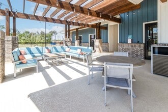 The Oasis at Southpark in Lake Charles, LA - Foto de edificio - Building Photo