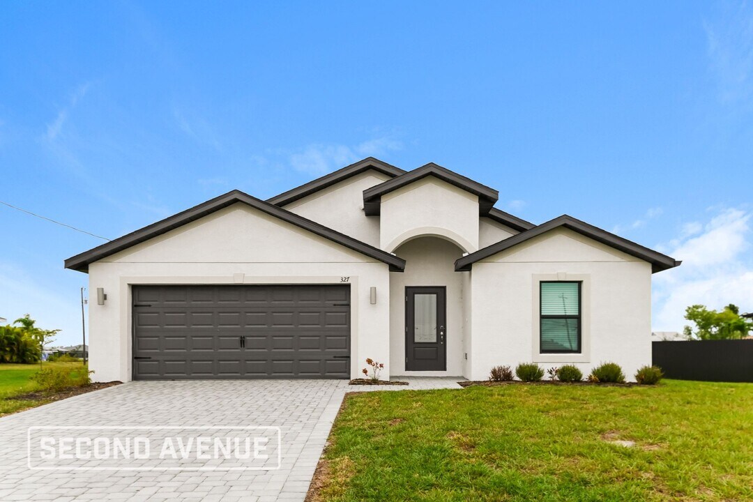 327 NE 16th Terrace in Cape Coral, FL - Building Photo