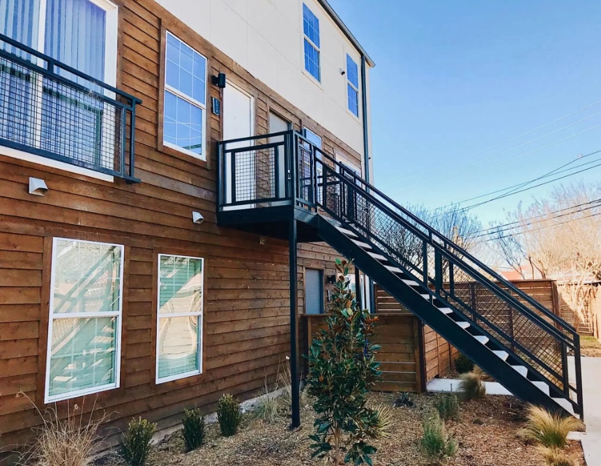 Fisher Trails in Dallas, TX - Foto de edificio