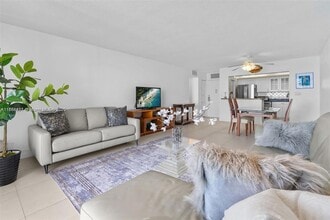 2201 S Ocean Dr, Unit 1102 in Hollywood, FL - Building Photo - Building Photo