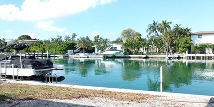 1735 Calais Dr in Miami Beach, FL - Building Photo - Building Photo