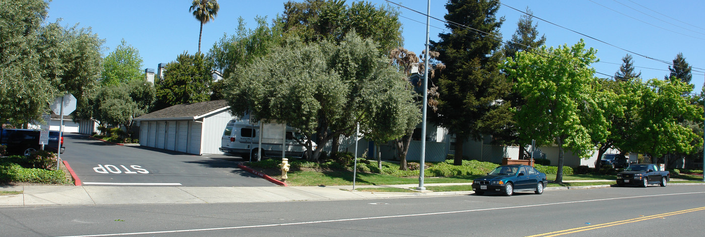 Claremont Meadows in Fremont, CA - Building Photo