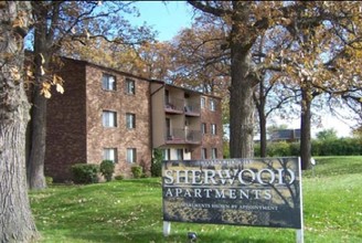 Sherwood Apartments in Aurora, IL - Building Photo - Building Photo