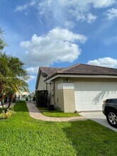 16190 NW 14th St in Pembroke Pines, FL - Foto de edificio - Building Photo