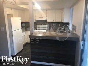 907 W Kerry Ln in Phoenix, AZ - Building Photo - Building Photo