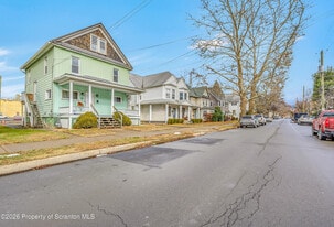 266 Rutter Ave in Kingston, PA - Building Photo