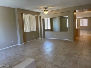 926 Lloyd George Dr in Henderson, NV - Building Photo - Building Photo