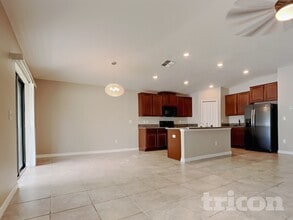 10034 Carloway Hills Dr in Wimauma, FL - Foto de edificio - Building Photo