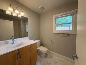 2105 Kinney Ave in Austin, TX - Building Photo - Building Photo