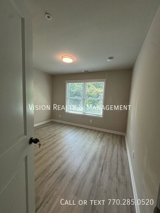 8330 Triple Crown Dr in Douglasville, GA - Building Photo