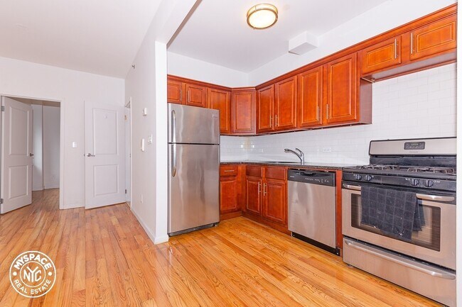 201 Central Ave, Unit 3F in Brooklyn, NY - Building Photo - Building Photo