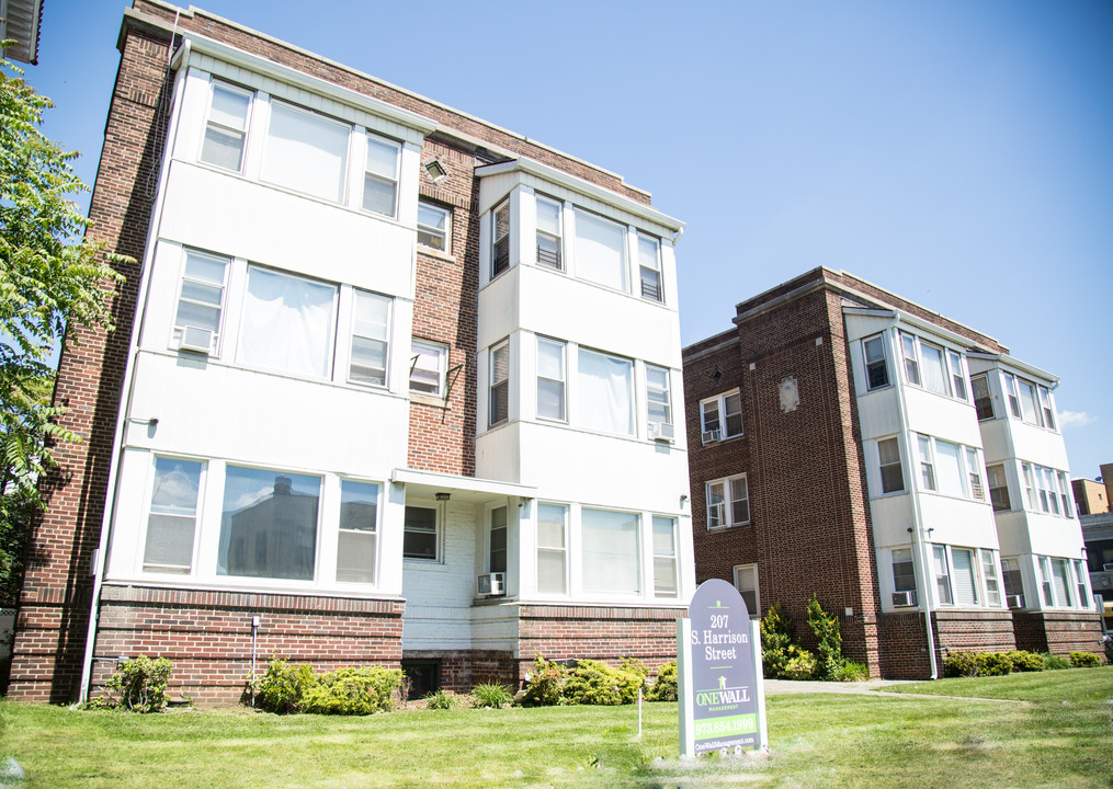 207 S Harrison St in East Orange, NJ - Building Photo