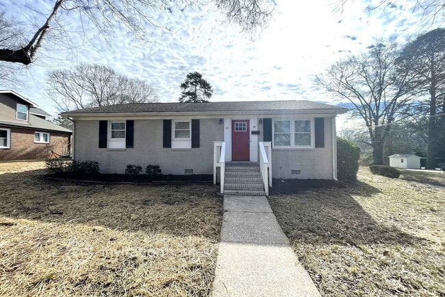 property at 90 Hillcrest Ave SE