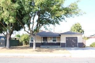 3745 Kenmore Dr S in Fresno, CA - Building Photo