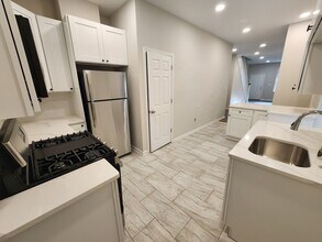 53 W Sharpnack St in Philadelphia, PA - Building Photo - Building Photo