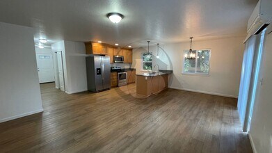 360 NW Willamina Dr in Willamina, OR - Building Photo - Building Photo