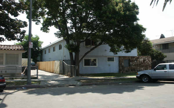 2024 Locust Ave in Long Beach, CA - Building Photo