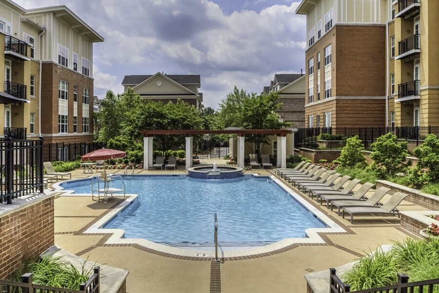 The Reserve at Tysons Corner in Vienna, VA - Foto de edificio