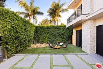 425 N Alfred St in Los Angeles, CA - Building Photo - Building Photo