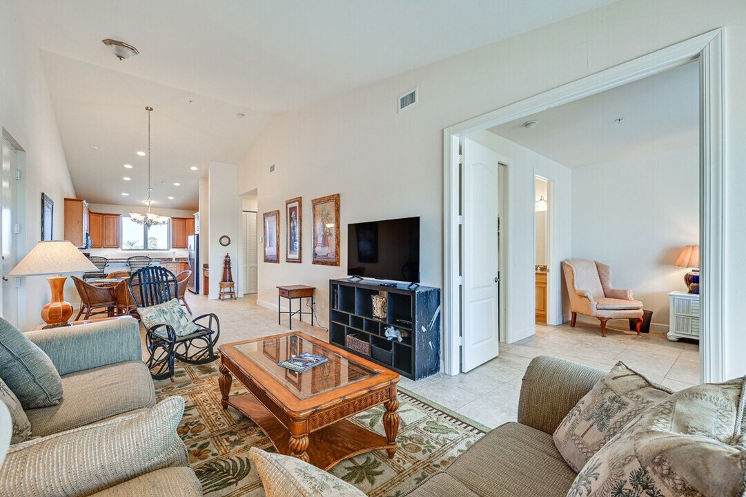 304 Copeland Ave in Everglades City, FL - Building Photo