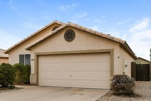 2253 W 20th Ave in Apache Junction, AZ - Building Photo