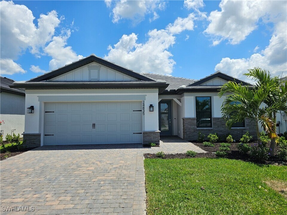 24835 Marina Del Ray Dr in Bonita Springs, FL - Building Photo