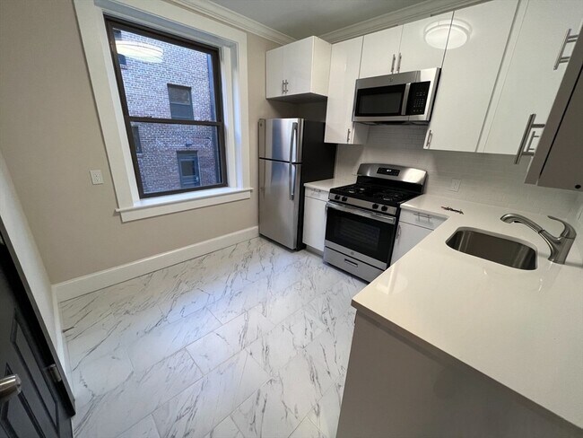 101 Longwood Ave, Unit 3 in Brookline, MA - Foto de edificio - Building Photo