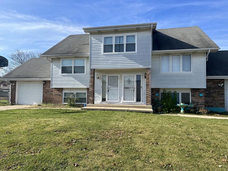 620 Belle Plaine Ave in Gurnee, IL - Building Photo