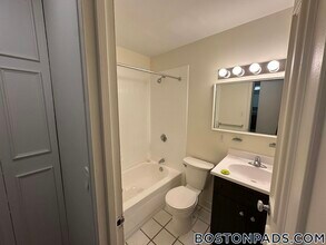 175 Freeman St, Unit 412 in Brookline, MA - Building Photo - Building Photo