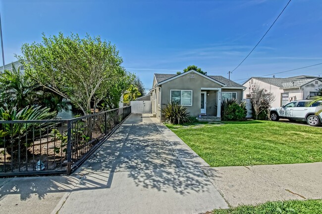 4724 W 136th St in Hawthorne, CA - Building Photo - Building Photo