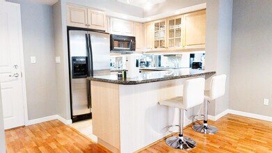 1104-140 Simcoe St in Toronto, ON - Building Photo - Building Photo