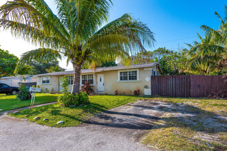 528 NE 20th Ln in Boynton Beach, FL - Building Photo - Building Photo