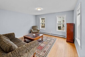 6 Lincoln Ct in Amesbury, MA - Building Photo - Building Photo