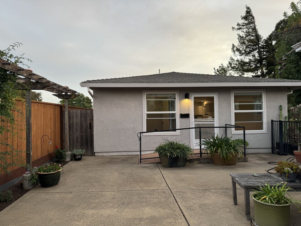 5019 Oakbrook Cir, Unit Garden Unit in Fairfield, CA - Foto de edificio