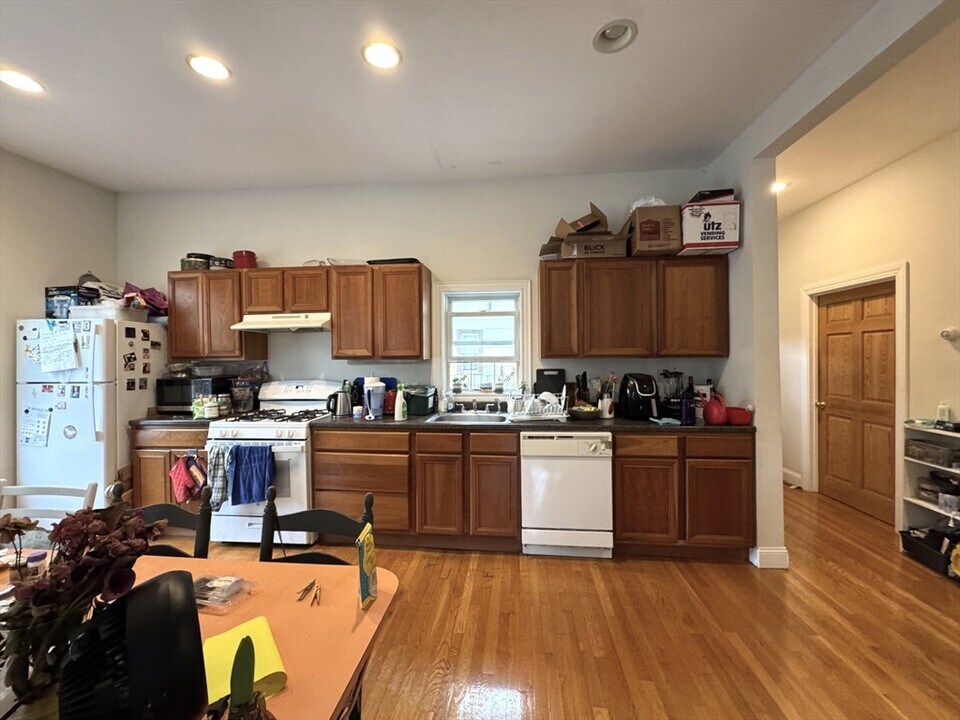 1 McLean Pl in Cambridge, MA - Building Photo